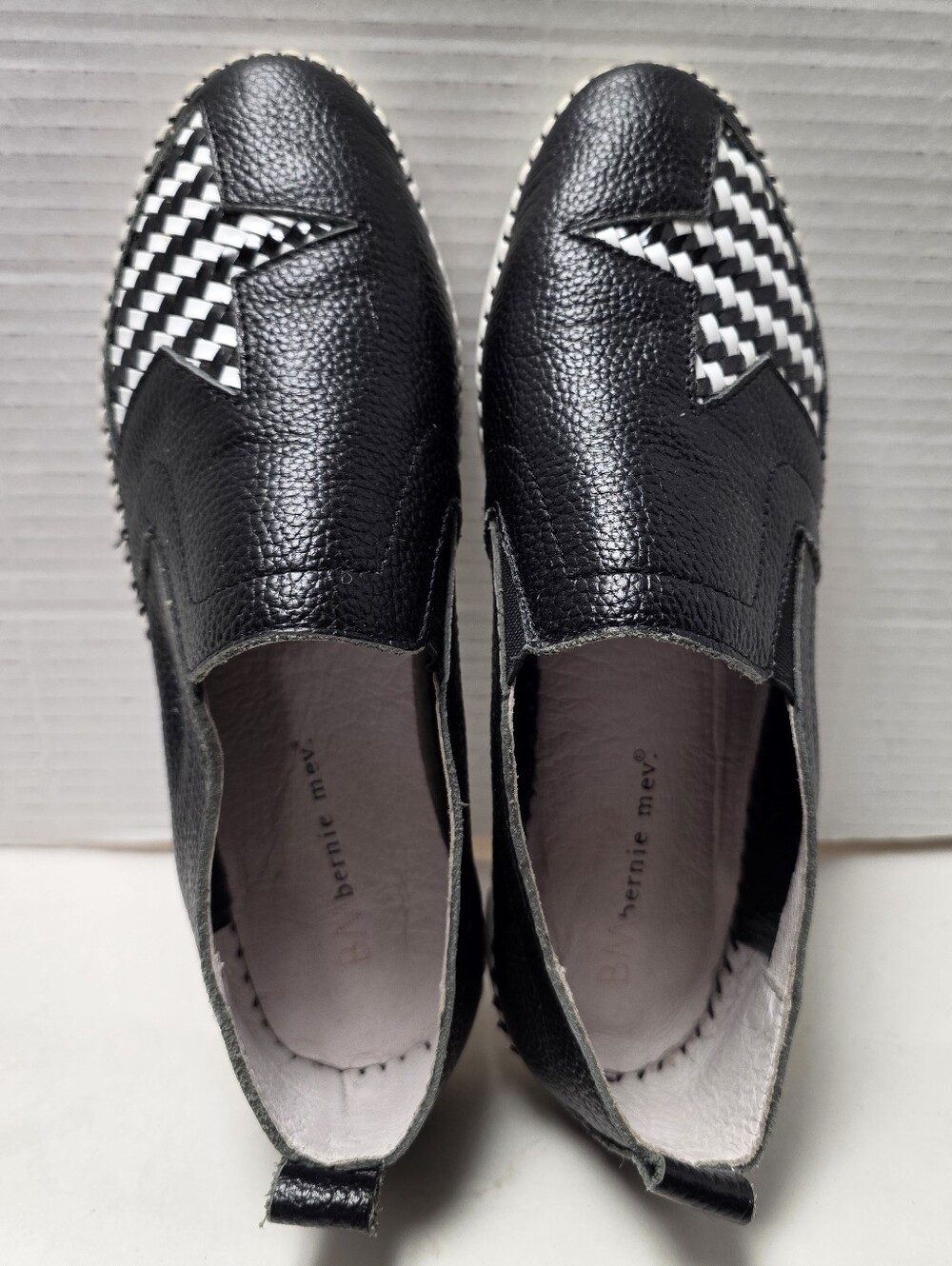 Bernie Mev. Black White Woven Star Leather Slip On Shoes Sz 39
